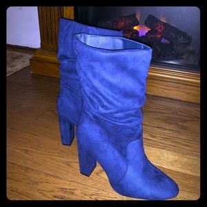 Size 12 women’s MidCalf high blue boot!